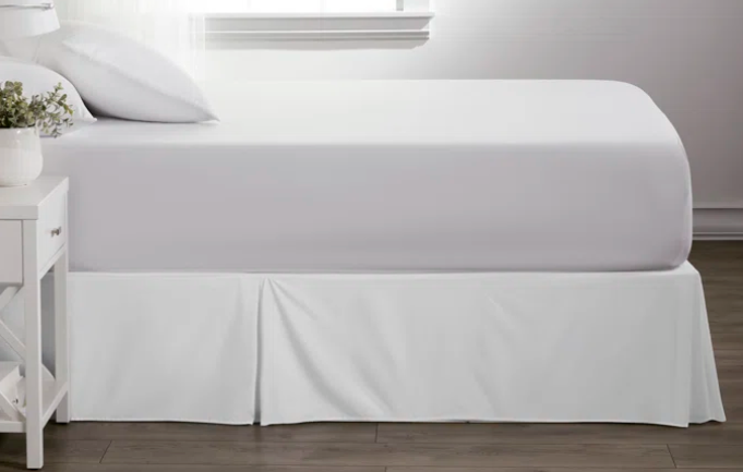 Tailored Bed Skirt "Rouenneries Trois - Charmant Bird Toile Oyster"