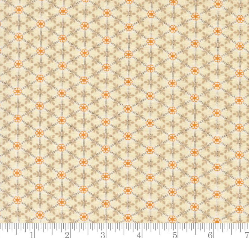 Roman Shade - Made with "Wreaths Blenders Flower - Ghost Multi" fabric